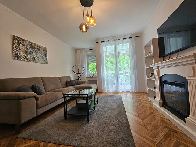 Beautiful and spacious two-bedroom apartment in an excellent location — photo 6